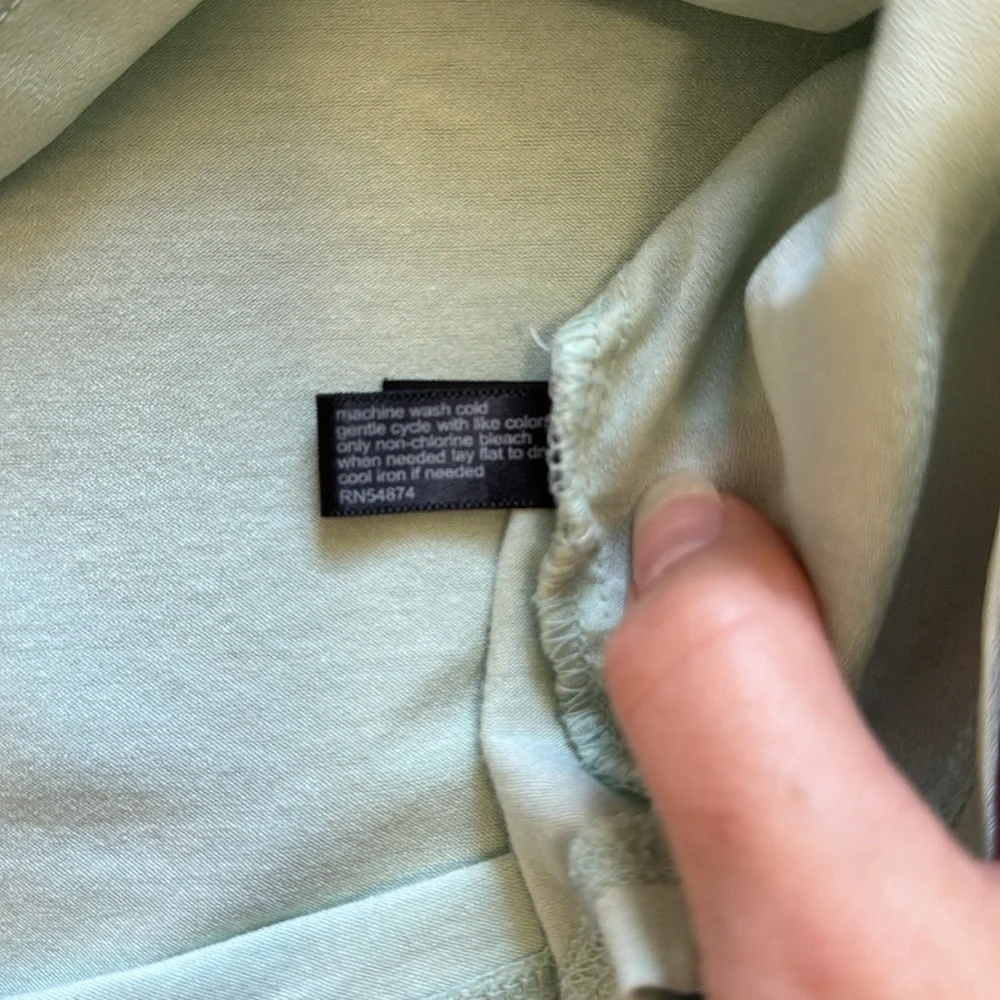 2/$10 The Limited Ruffled Cap Sleeve Blouse Top Sz S Pale Green - Picture 5 of 7